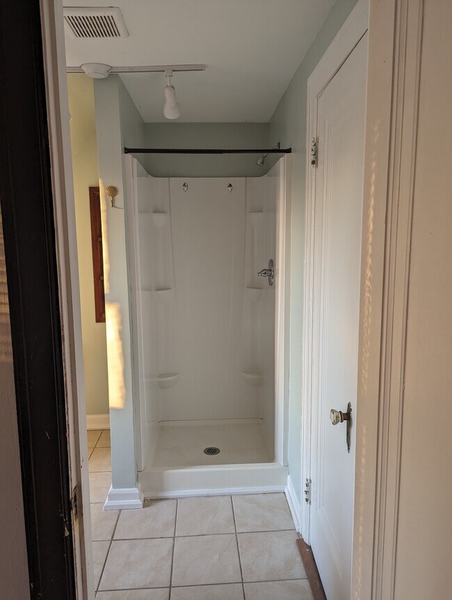 2nd Bathroom - 2842 Ewald Cir