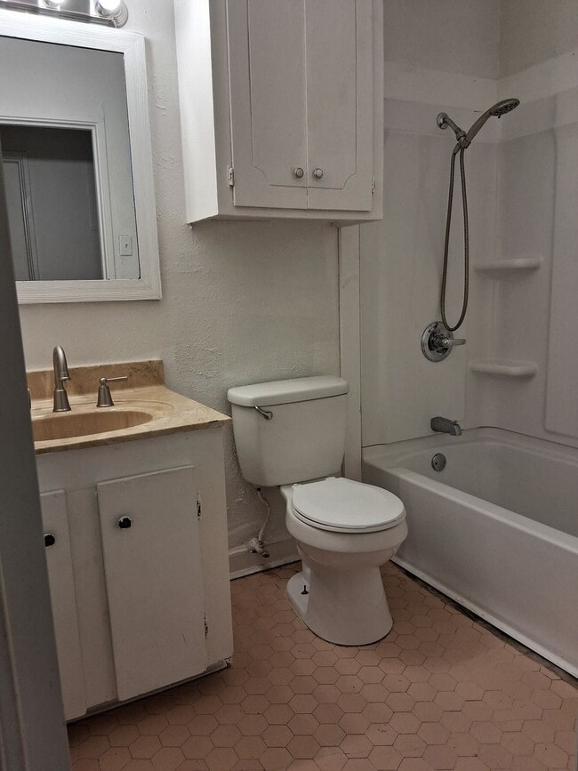 Building Photo - 3207 Longwood Dr