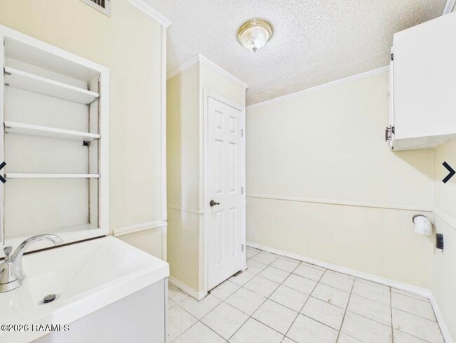 Building Photo - 107 Guillot Rd
