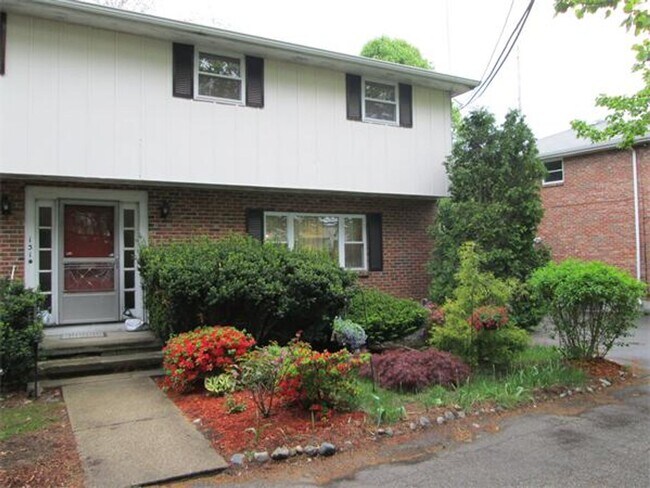 Building Photo - Gorgeous single family home in Needham available for rent NOW!