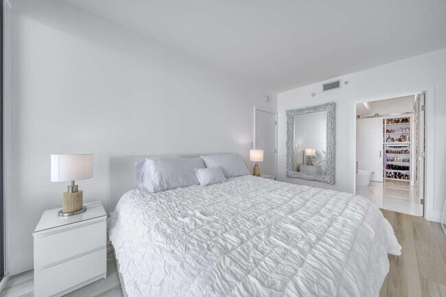 Building Photo - 6365 Collins Ave