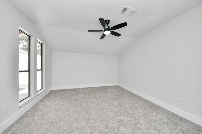 Building Photo - 7427 Willow Oak Dr