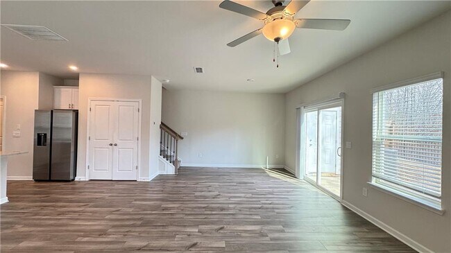 Building Photo - 151 Cedar Ln