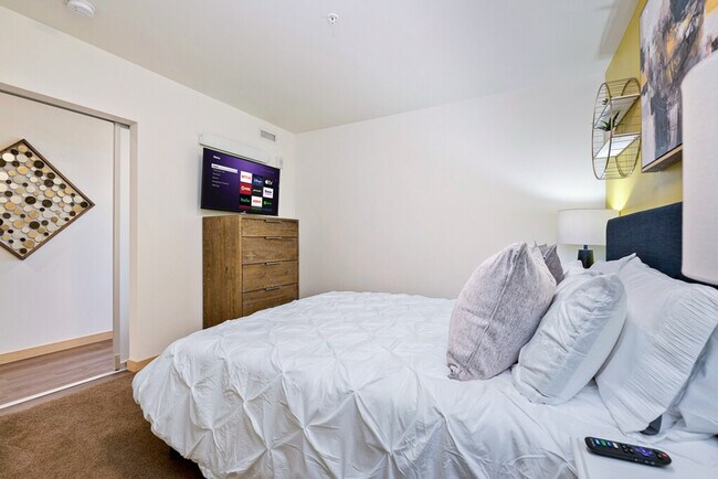 Building Photo - 1636 S McClellan St