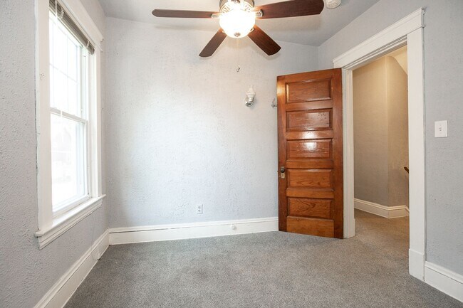 Building Photo - 3 Bedroom Lakewood Single House!