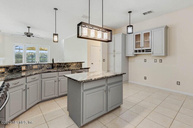 Building Photo - 813 W American Eagle Dr