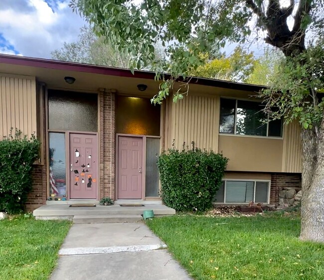 Primary Photo - Great 2 Bd 1.5 Ba Duplex in Cottonwood Hei...