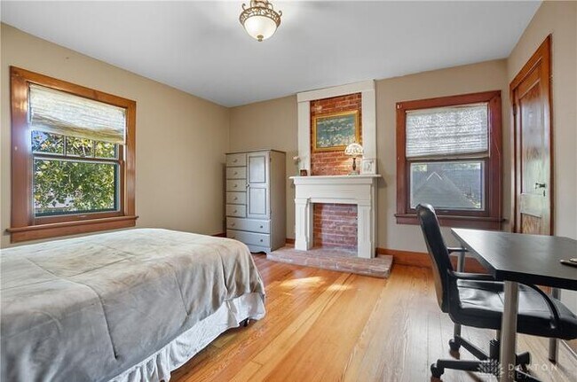 Building Photo - 518 Irving Ave