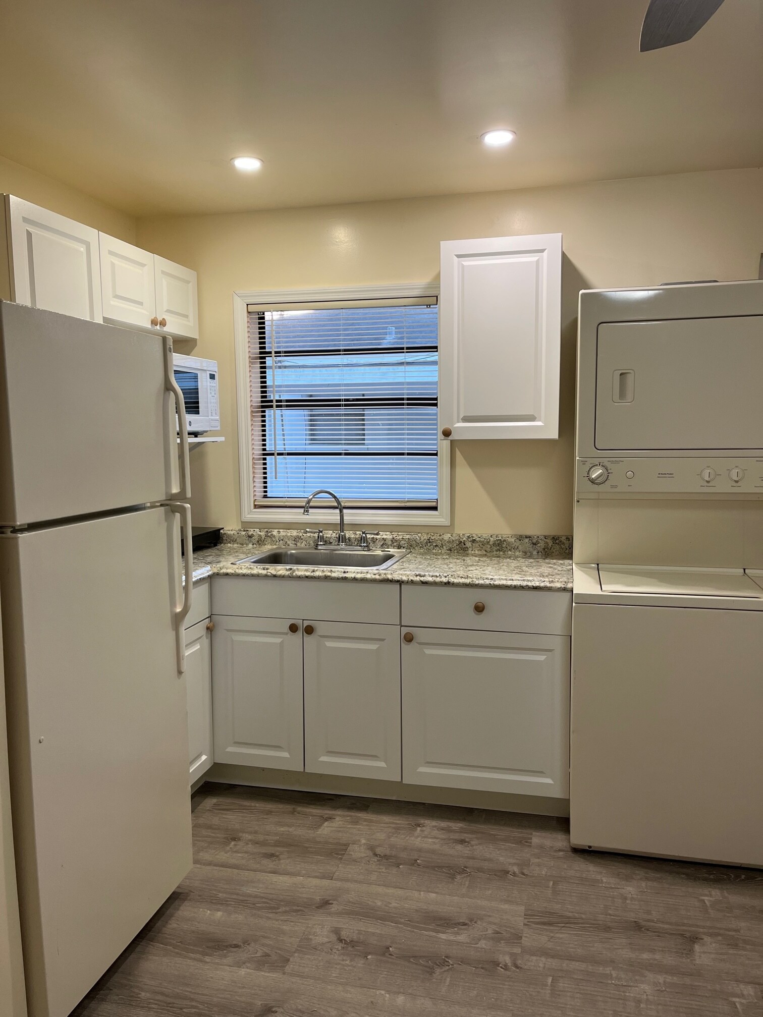 Kitchen - 836 Lake Martha Dr NE