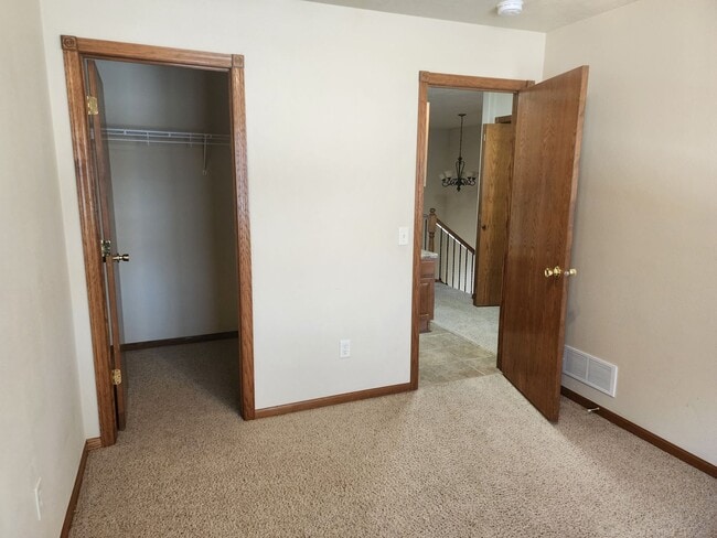 Building Photo - Three bedroom two bathroom Town home