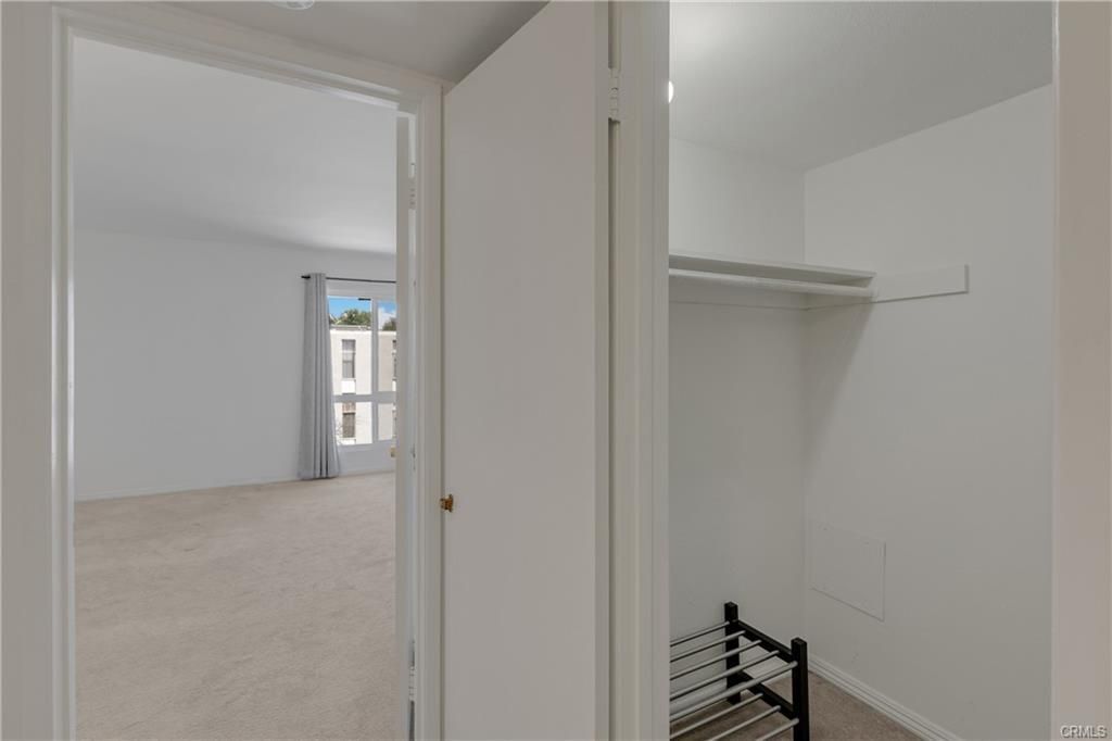 Building Photo - 1127 E Del Mar Blvd