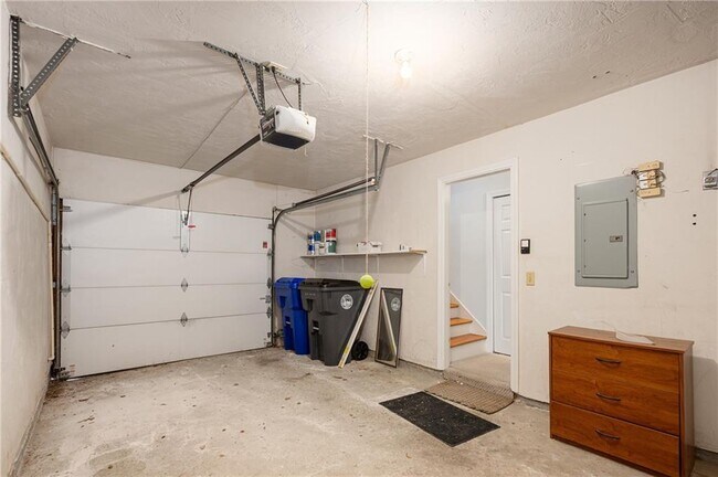 Building Photo - 25 Miles Ave