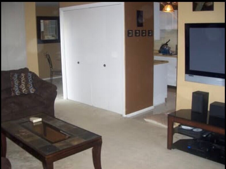 Building Photo - 1950 Hancock Dr