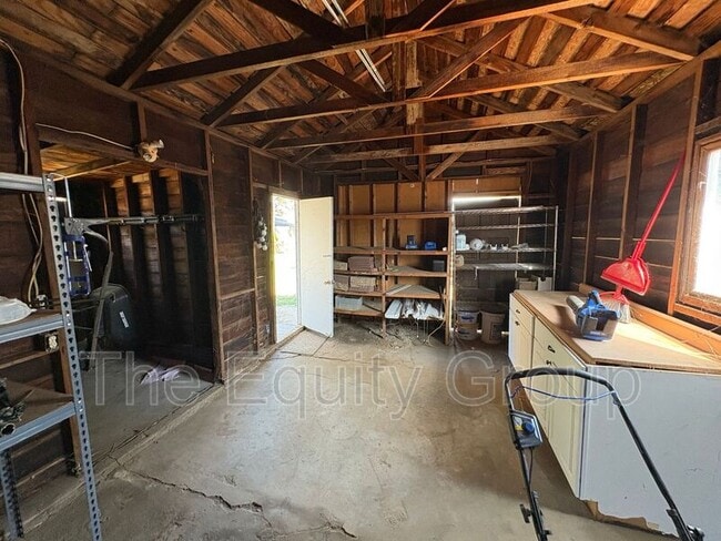 Building Photo - 209 E 11th St