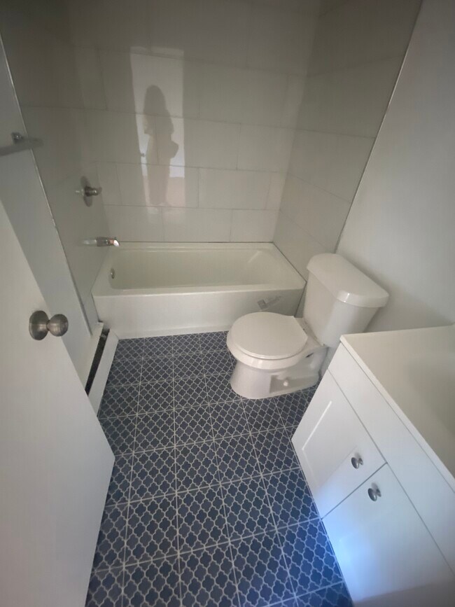 Building Photo - 1630 N Pontiac Trl