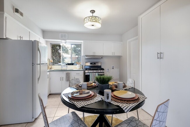 Building Photo - 418 Saratoga Dr