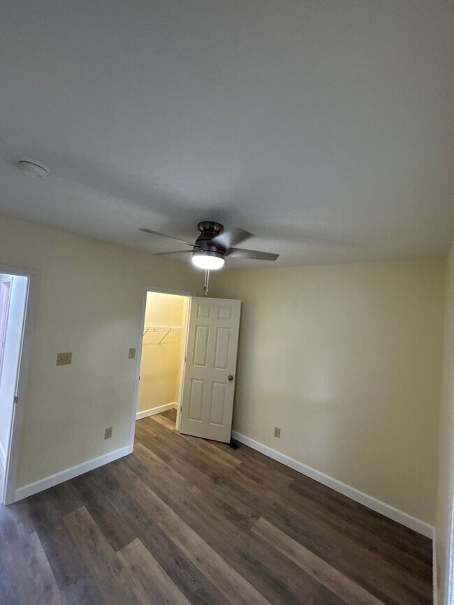 Building Photo - Charming 2-bedroom 1 bath home