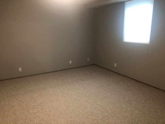 Building Photo - Beautiful 3 bed townhouse!
