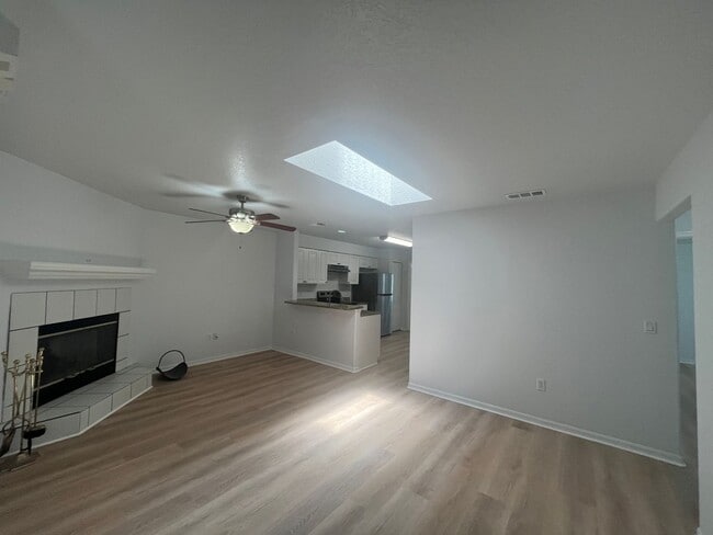Building Photo - 38A Lindsay Dr