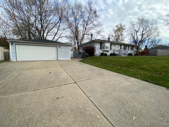 Double lot home with 2.5 stall garage - 618 Clayton Ave NW