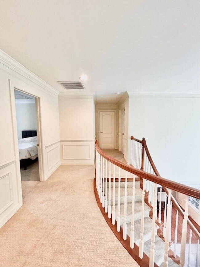 Building Photo - 10503 Aubinoe Farm Dr