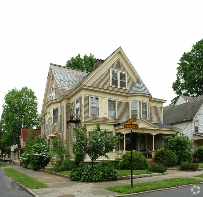 Building Photo - 119 Caroline St