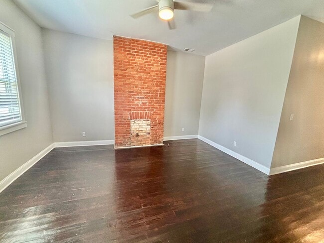 Building Photo - 513 E Ormsby Ave