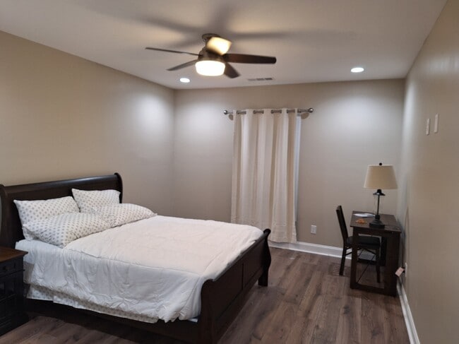 Primary Photo - 5426 Boreal Way SW