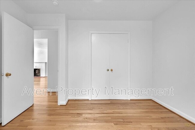 Building Photo - 9710 S Corbett Ln