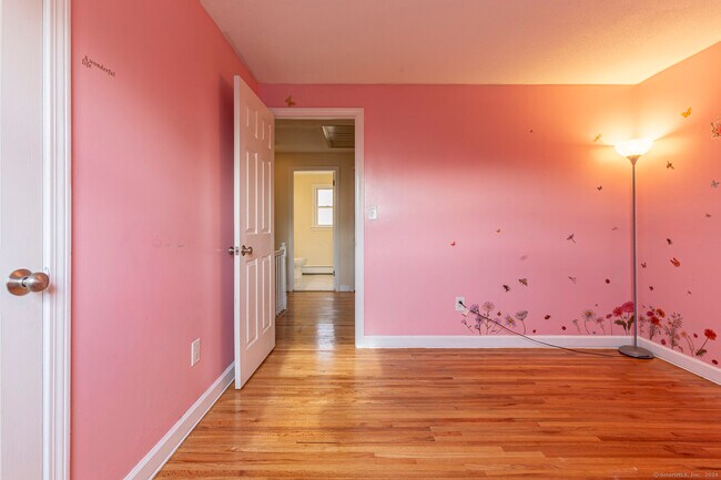 Building Photo - 288 Candlewyck Dr
