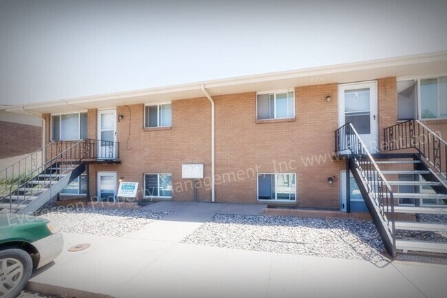 Building Photo - 3006 Sunset Dr