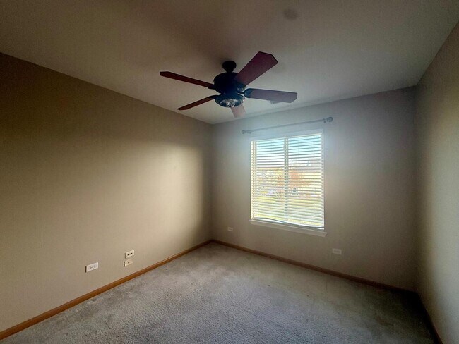 Building Photo - 2477 Smithfield Ct