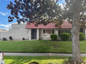 Building Photo - 2100 N Derek Dr