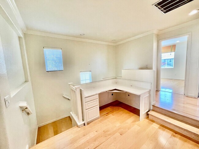 Building Photo - Perfect Shape Pleasanton Single Family Home