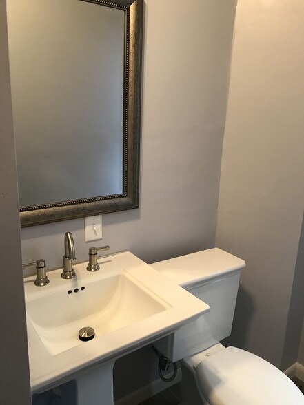 upstairs bathroom - 2257 Jackson St