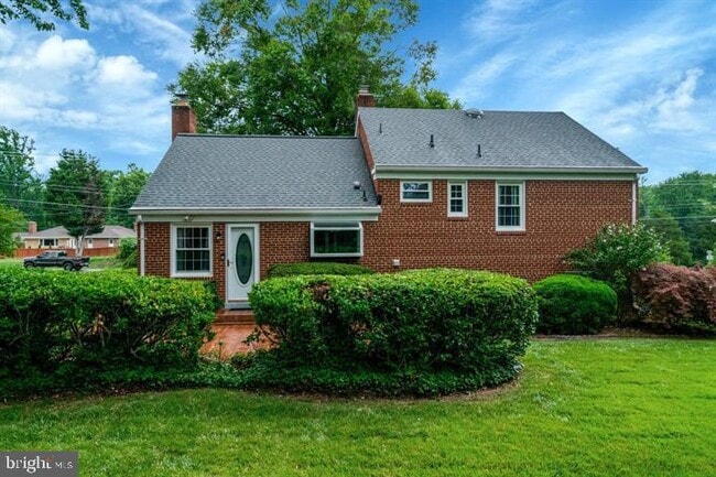 Building Photo - 4902 Ravensworth Rd