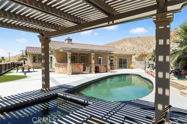 Building Photo - 12220 Skyline Dr