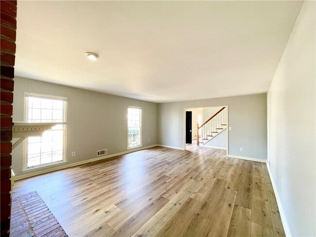 Building Photo - 1721 Emerson Ct NE