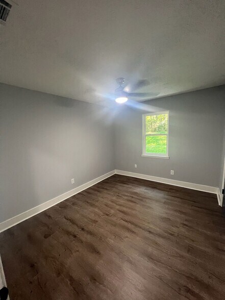 Building Photo - 125 Oak Park Ct