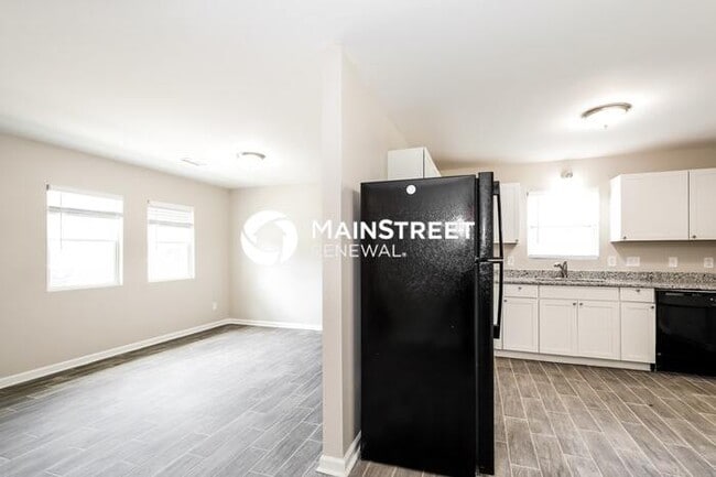 Building Photo - 3 Bedroom Pet-Friendly Home in Charlotte, NC with Main Street Renewal