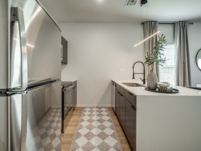 Building Photo - Glenhaven Townhomes