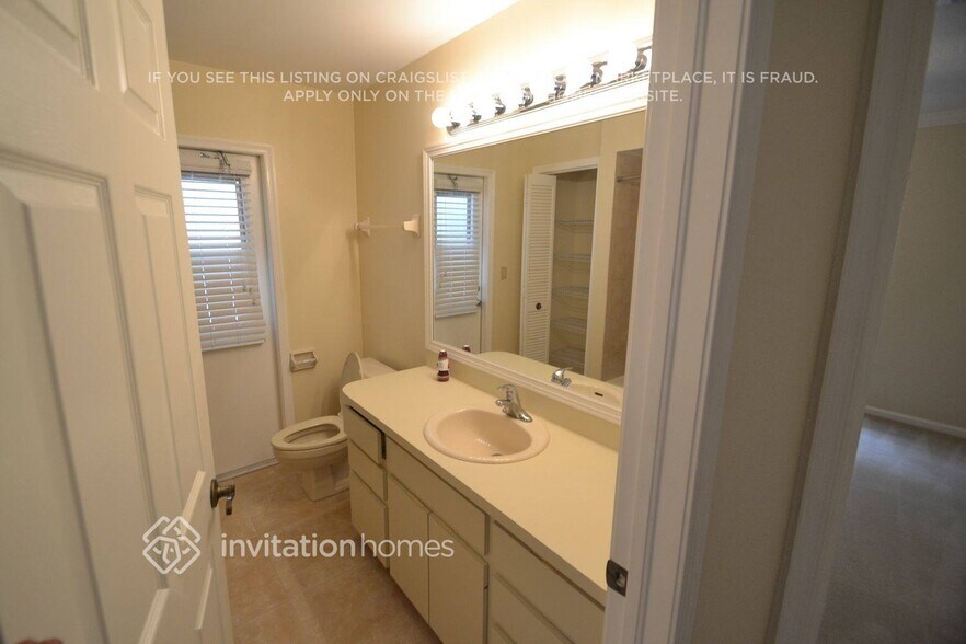 Building Photo - 845 Daffodil Dr