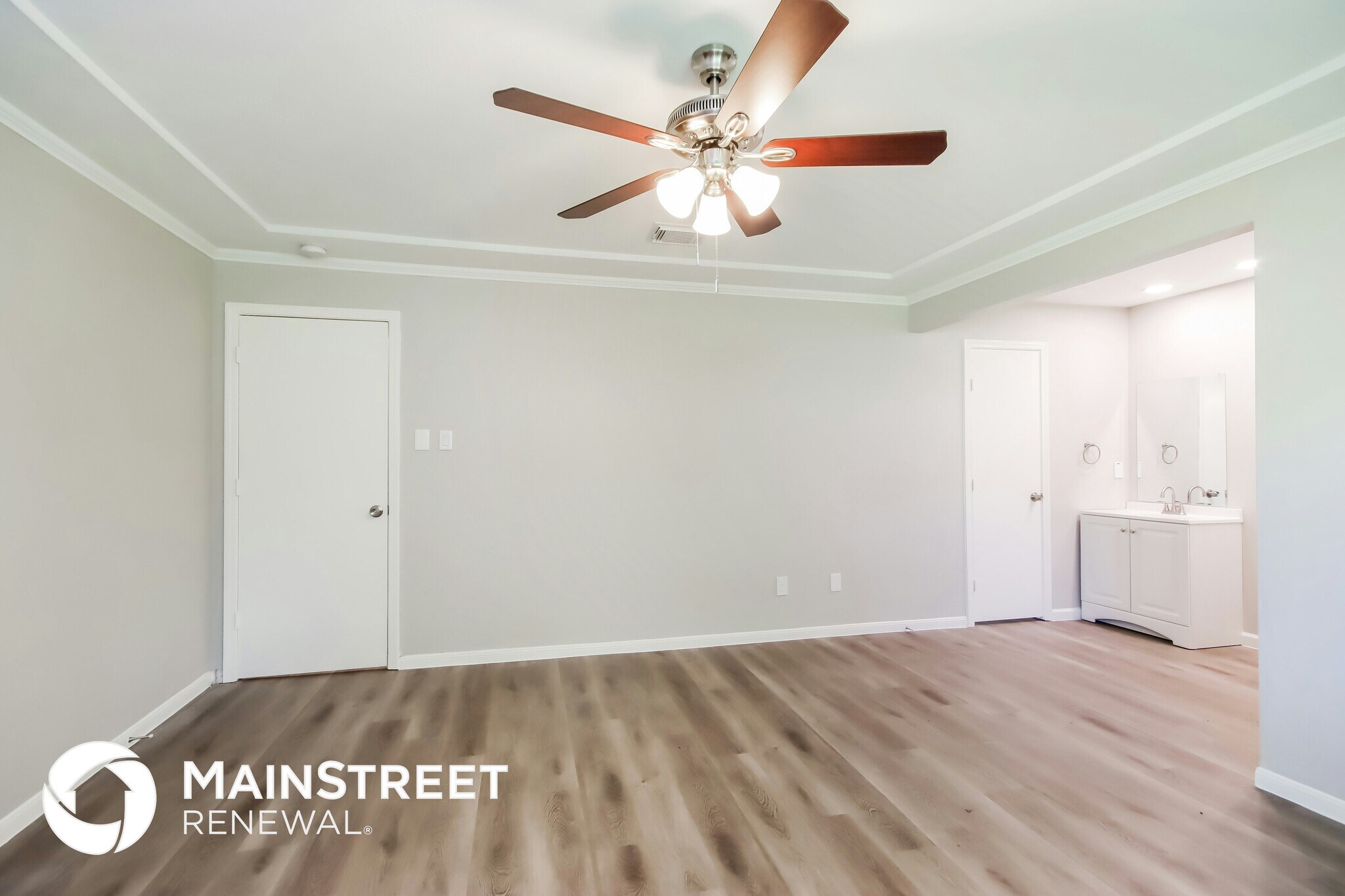 Building Photo - 8811 Oakleaf Forest Dr