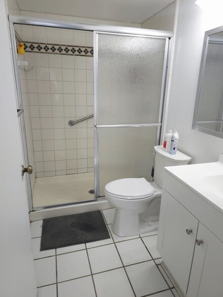 Building Photo - 1102 Green Pine Blvd