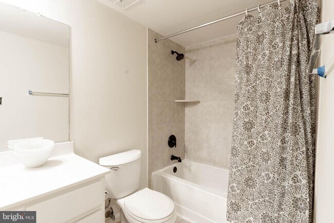 Building Photo - 105 Westwick Ct