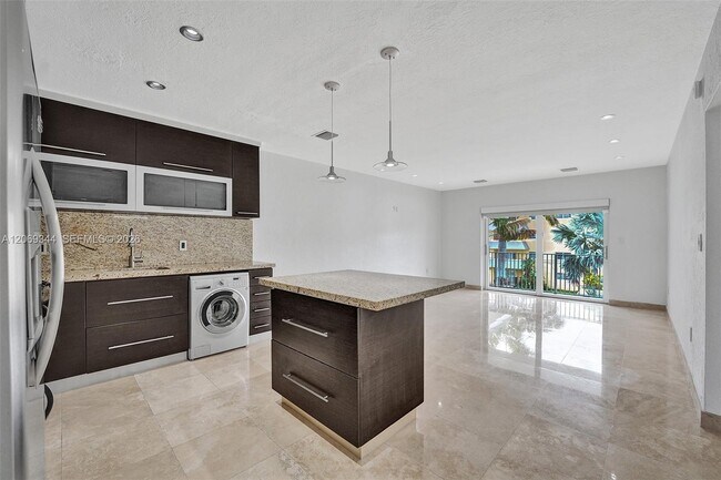 Building Photo - 7401 SW 82nd St