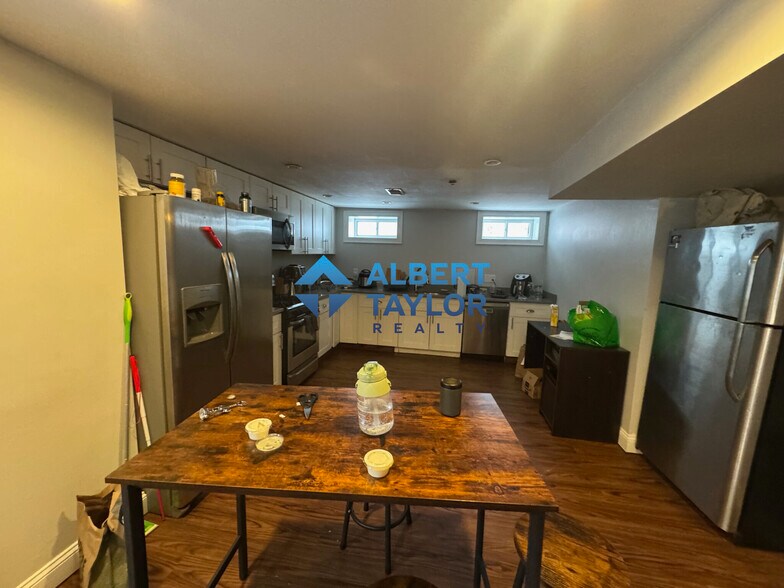 Primary Photo - 998 Tremont St