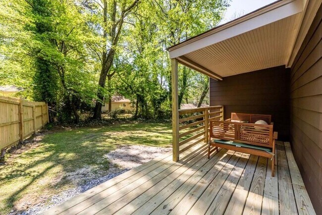 Building Photo - STUNNING RENOVATION! Modern 3BR/2BA Ranch in Sought-After Location!