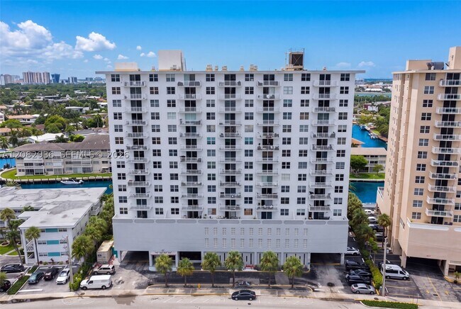 Building Photo - 427 Golden Isles Dr