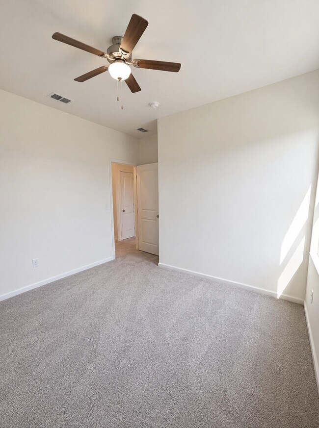 Building Photo - 423 Castillo Dr